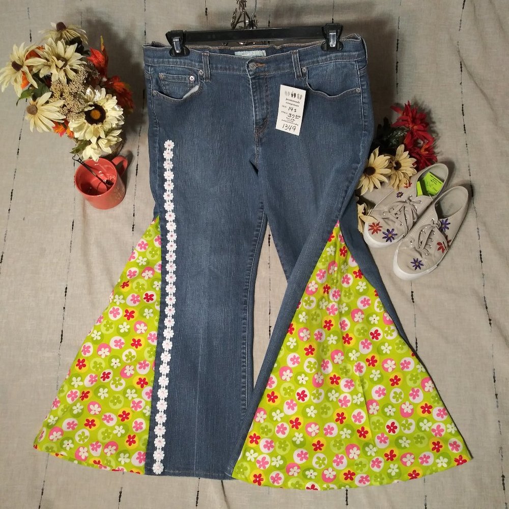 1349 Jeaniemade Size 14s Levi's 515 Bell-Bottoms